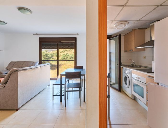 Image No.10-2 Bed Property for sale