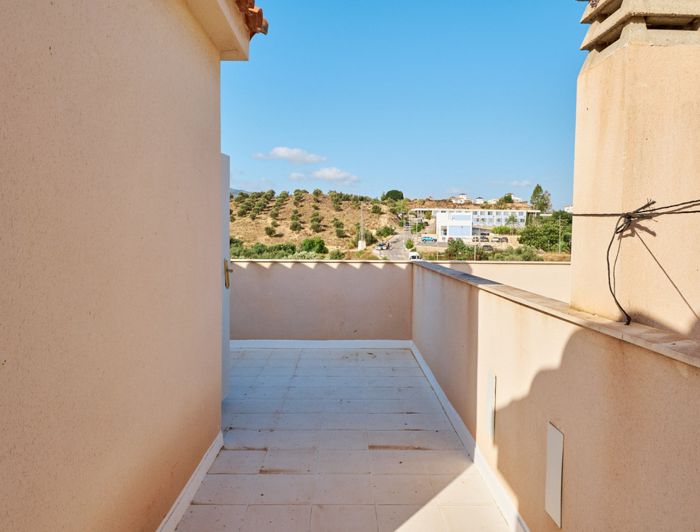 Image No.27-2 Bed Property for sale