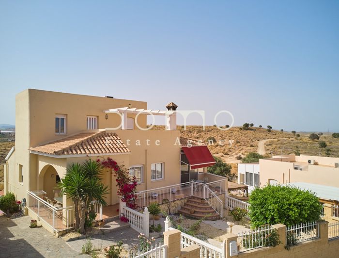 Image No.2-3 Bed Villa for sale