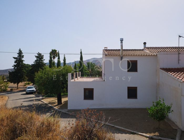 Image No.3-2 Bed Country House for sale