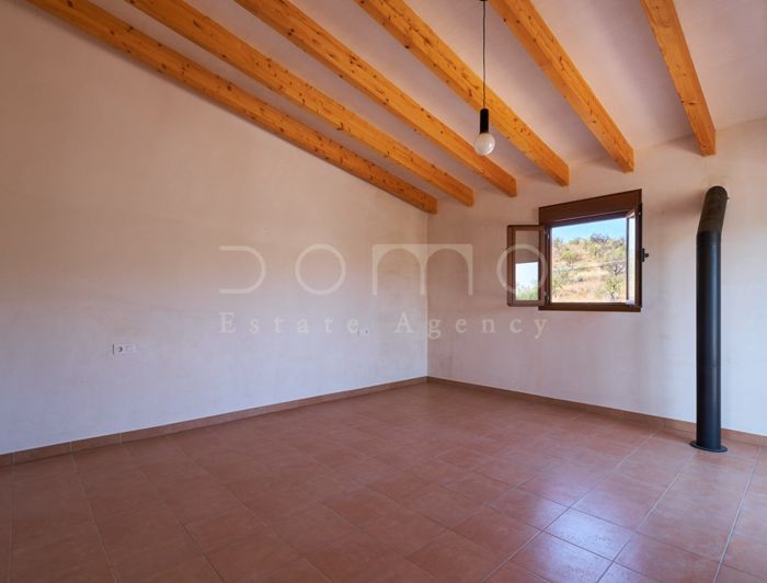 Image No.31-2 Bed Country House for sale