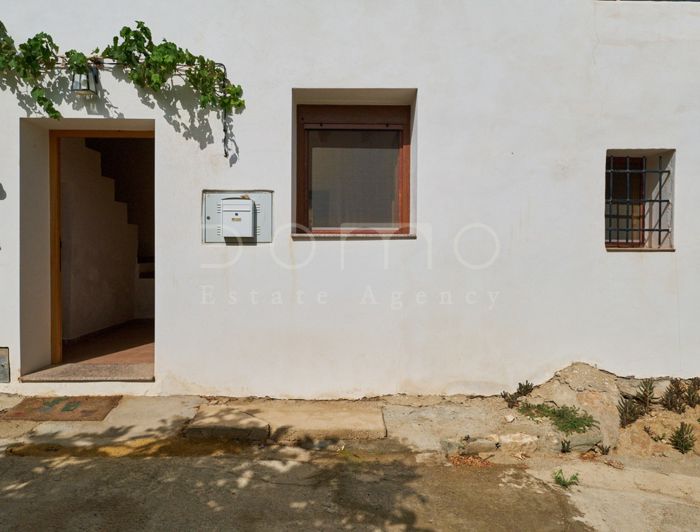 Image No.6-2 Bed Country House for sale