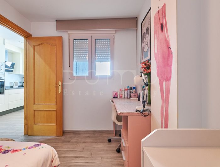 Image No.30-3 Bed Property for sale