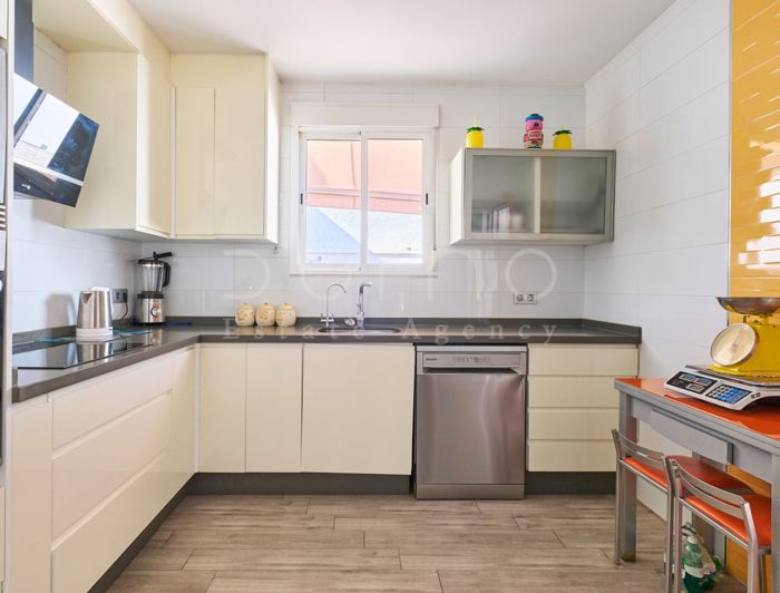Image No.32-3 Bed Property for sale