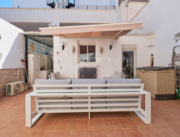 Image No.40-3 Bed Property for sale