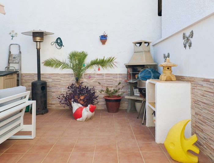 Image No.41-3 Bed Property for sale