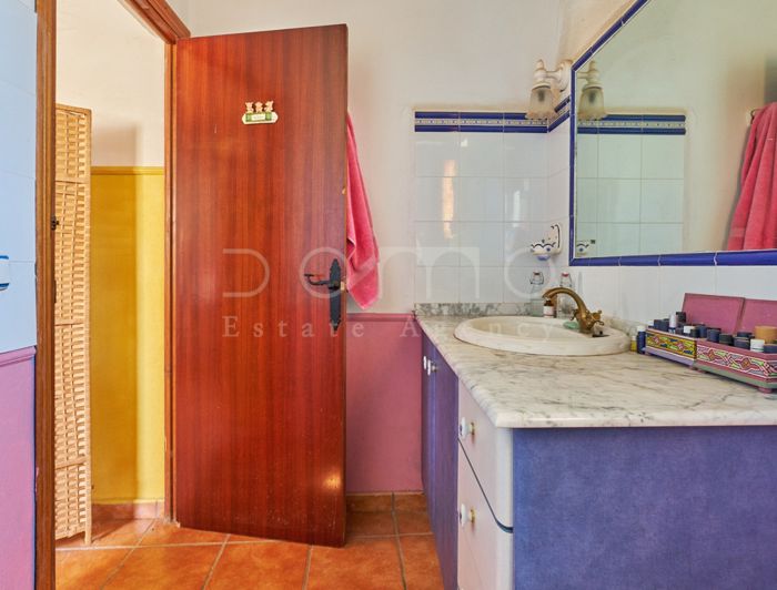 Image No.19-2 Bed Country House for sale