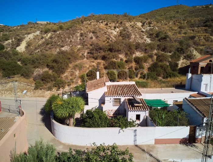 Image No.30-2 Bed Country House for sale