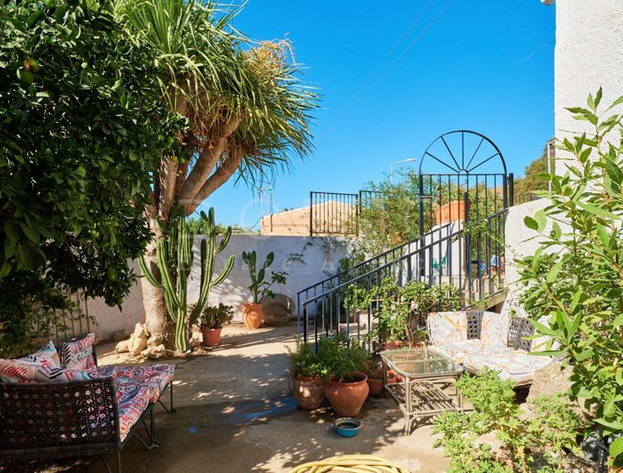 Image No.8-2 Bed Country House for sale