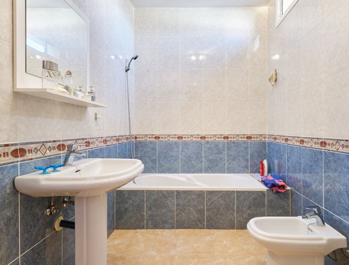 Image No.24-3 Bed Semi-Detached for sale
