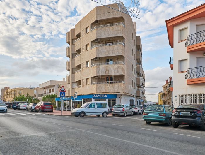 Image No.32-3 Bed Property for sale