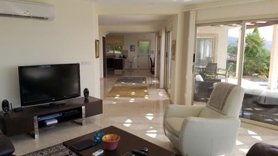 Detached Villa For Sale  in  Peyia