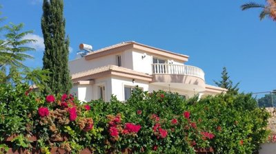 Detached Villa For Sale  in  Peyia - Sea Caves