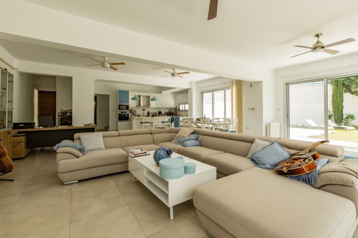 Image No.2-3 Bed Villa for sale