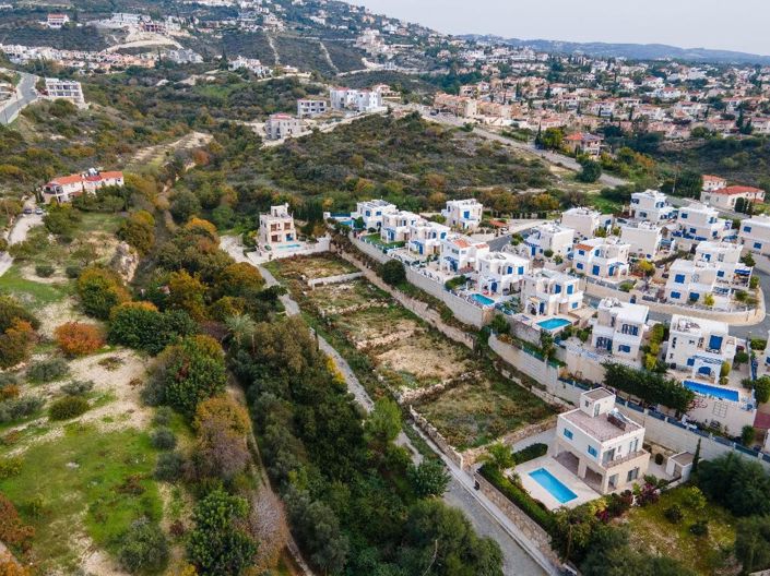 Image No.3-3 Bed Land for sale