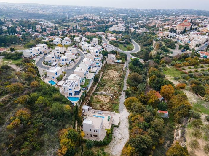 Image No.4-3 Bed Land for sale