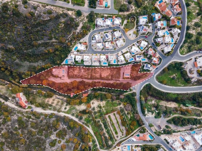 Image No.8-3 Bed Land for sale