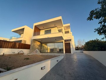 Detached Villa For Sale  in  Geroskipou
