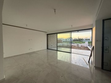 Detached Villa For Sale  in  Geroskipou