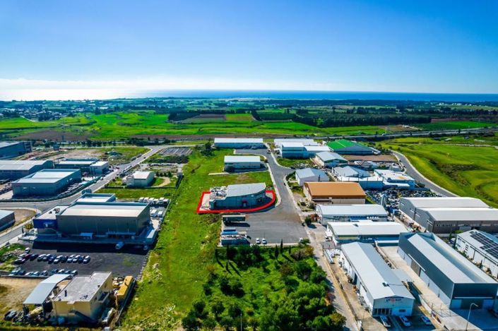 Image No.2-Commercial à vendre à Agia Varvara 