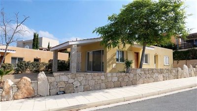 Bungalow For Sale  in  Chlorakas