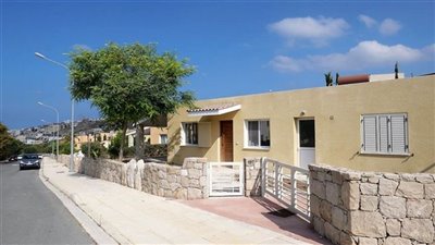 Bungalow For Sale  in  Chlorakas