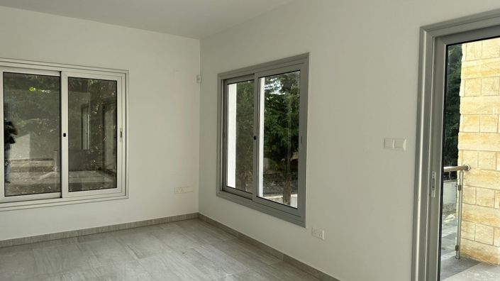 Image No.5-Villa de 5 chambres à vendre à Kissonerga