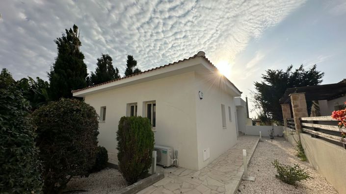 Image No.2-Bungalow de 4 chambres à vendre à Kissonerga