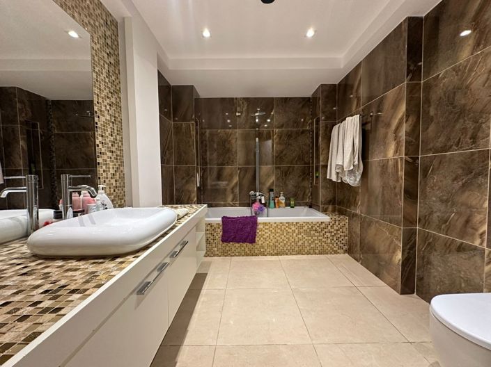 Image No.10-3 Bed Apartment for sale