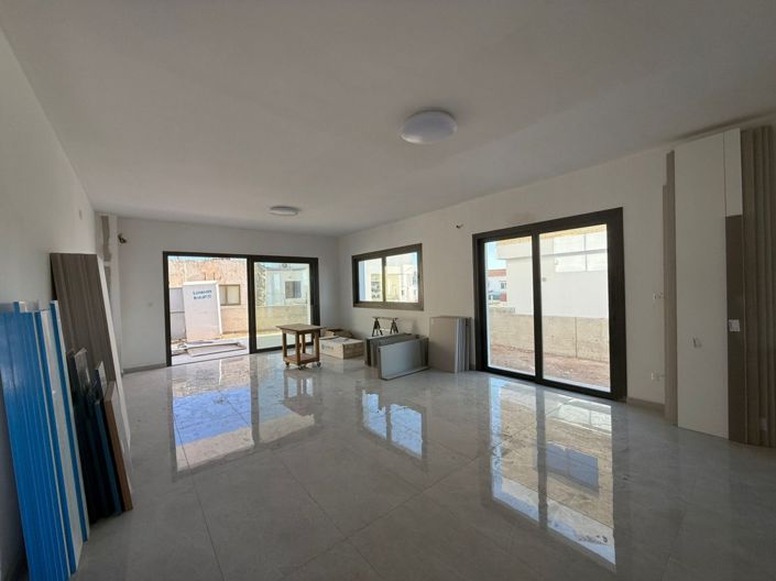 Image No.9-3 Bed Villa for sale