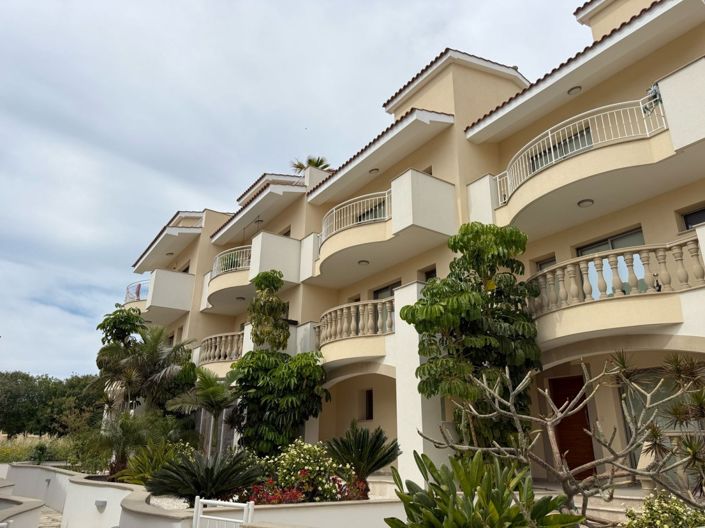 Image No.1-2 Bed Villa for sale