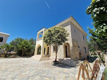 Detached Villa For Sale  in  Ineia