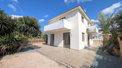 Detached Villa For Sale  in  Agia Marinouda