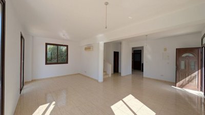 Detached Villa For Sale  in  Agia Marinouda