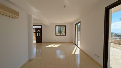 Detached Villa For Sale  in  Agia Marinouda