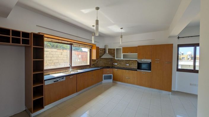 Image No.3-6 Bed Villa for sale