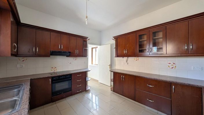 Image No.9-6 Bed Villa for sale