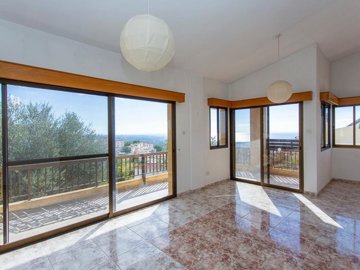 Detached Villa For Sale  in  Peyia