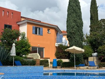 1 - Anarita, Townhouse