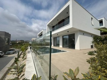 Detached Villa For Sale  in  Chlorakas