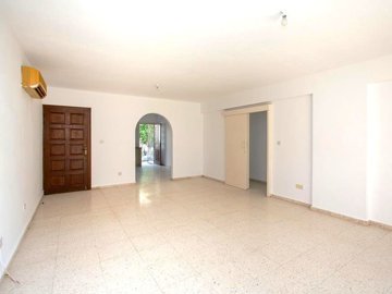 Semi Detached Villa For Sale  in  Peyia