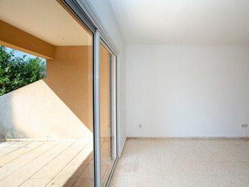 Semi Detached Villa For Sale  in  Peyia