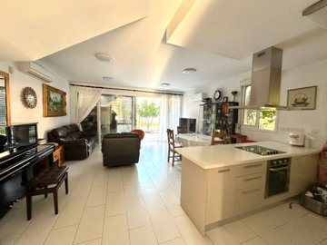 Detached Villa For Sale  in  Kato Paphos - Universal