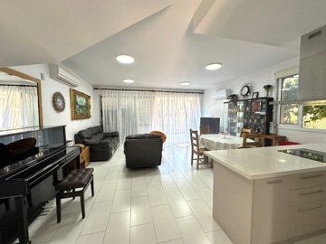 Detached Villa For Sale  in  Kato Paphos - Universal