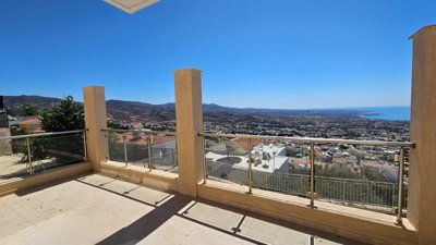 Detached Villa For Sale  in  Peyia