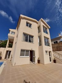 Detached Villa For Sale  in  Peyia