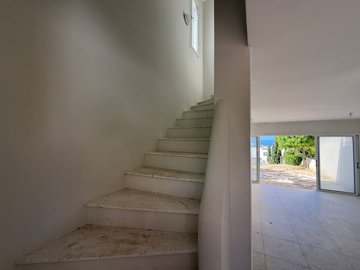 Detached Villa For Sale  in  Chlorakas