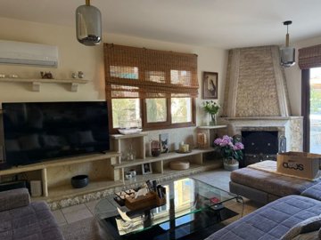 Detached Villa For Sale  in  Geroskipou