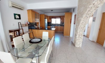 Detached Villa For Sale  in  Peyia