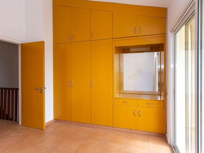 Image No.9-2 Bed Townhouse for sale